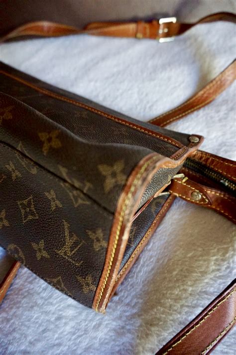 louis vuitton medium shoulder bag|louis vuitton classic shoulder bag.